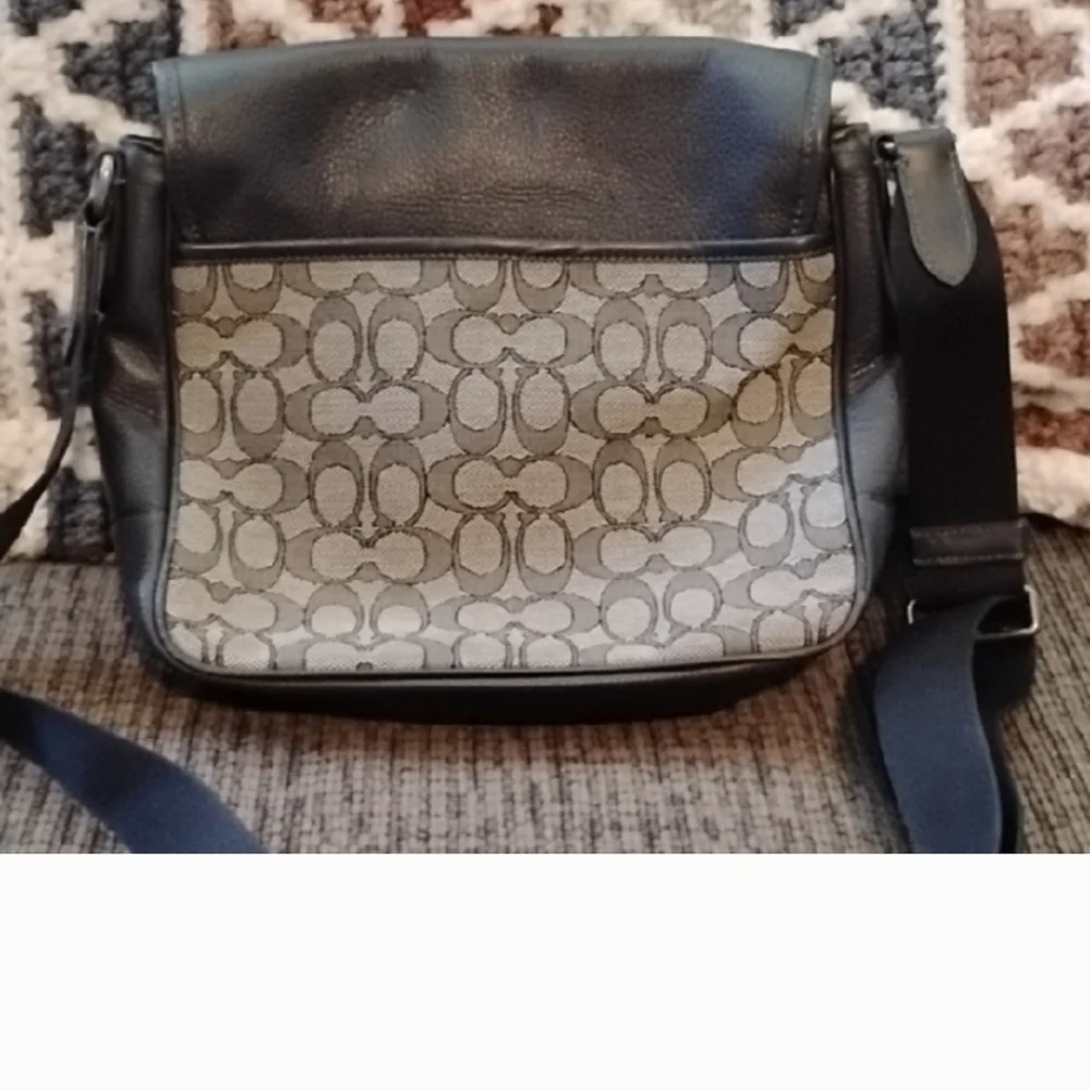 Coach Signature Messanger/map Bag - Picture 6 of 7